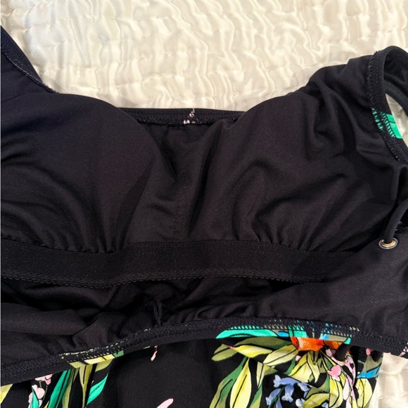 Excellent Condition Vince Camuto Swim Lace Up U-Neck One Piece Pacific Grove 6 - Picture 5 of 7